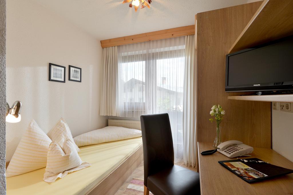 Hotel Theresia Garni Sankt Johann in Tirol Bilik gambar