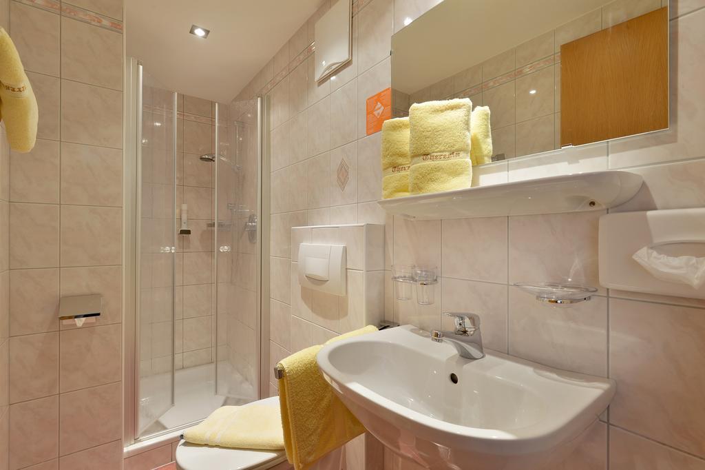 Hotel Theresia Garni Sankt Johann in Tirol Bilik gambar