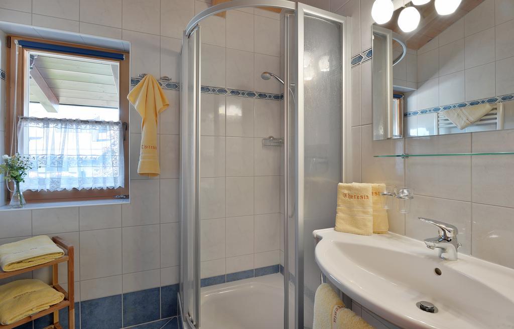 Hotel Theresia Garni Sankt Johann in Tirol Bilik gambar